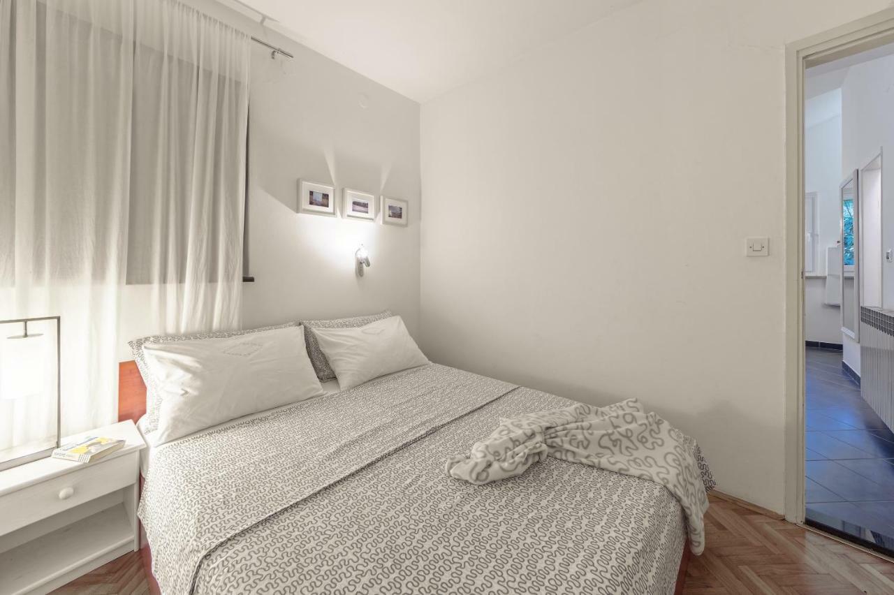 Apartment Lodra *