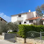 Apartments Lodra