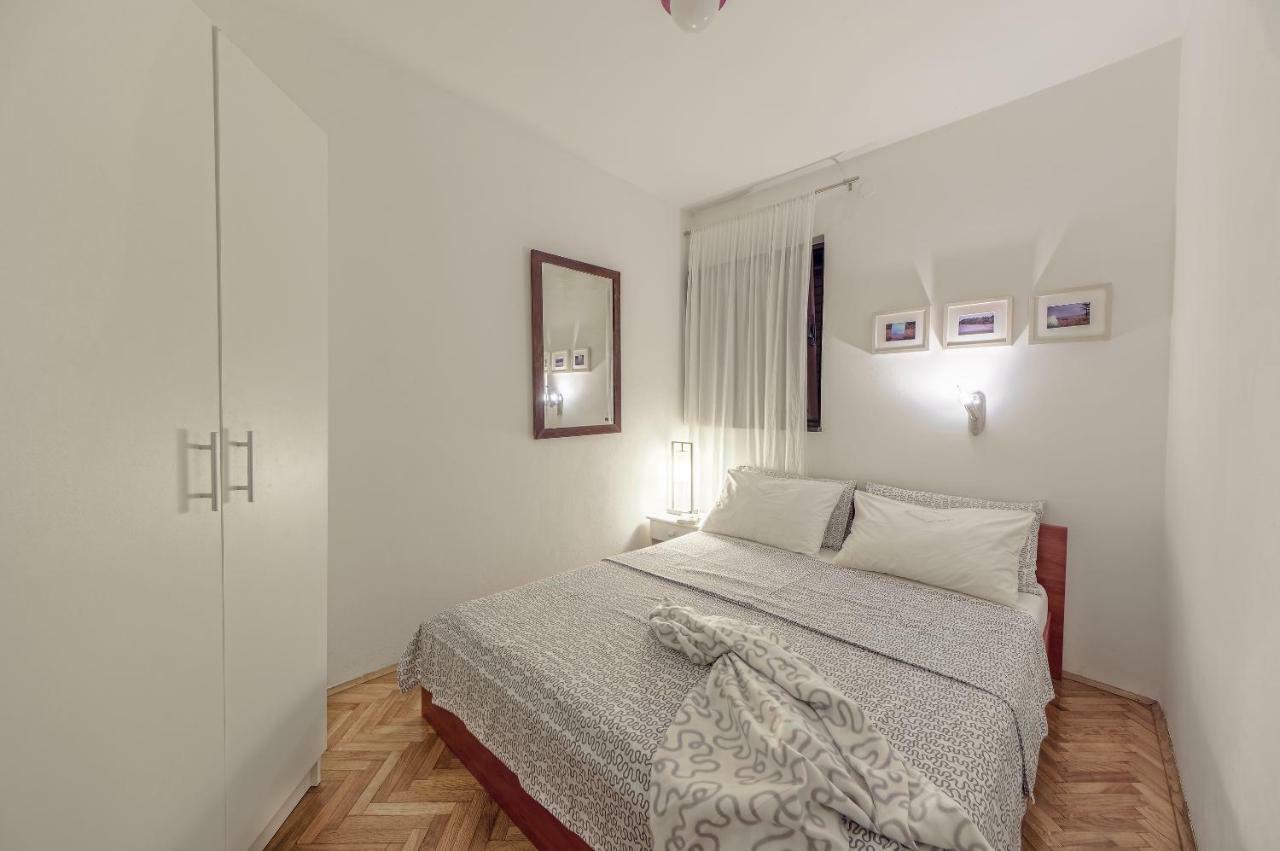 Lodra Apartment *