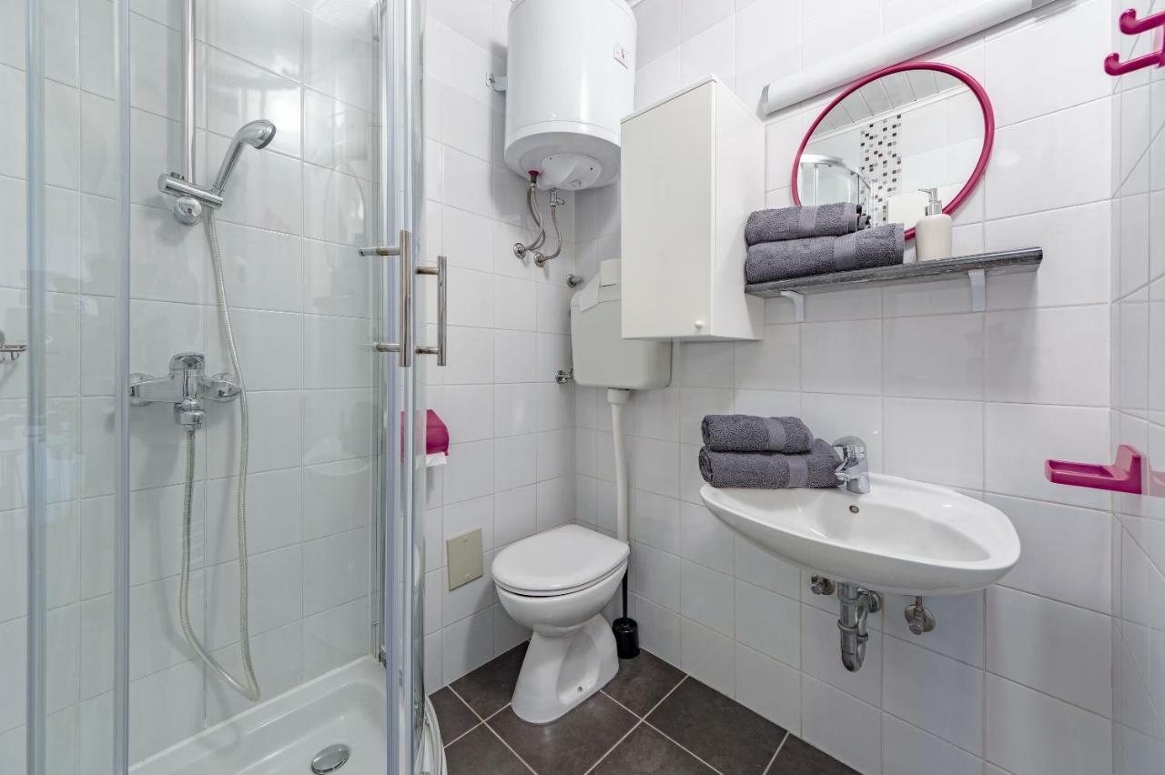 Apartment Lodra *